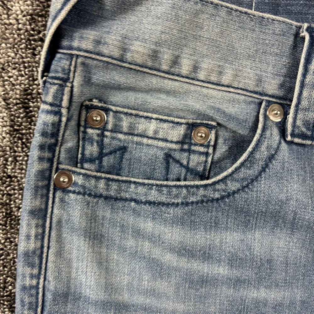 Y2K True Religion Geno Slim Straight Light Wash DenimJeans Size 32